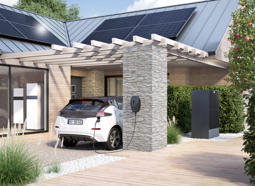 Komplettsystem aus Wärmepumpe, Stromspeicher, Wallbox und Photovoltaik im Neubau